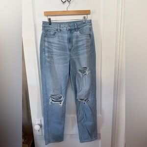 NWOT American Eagle Outfitters Mom Straight Jeans